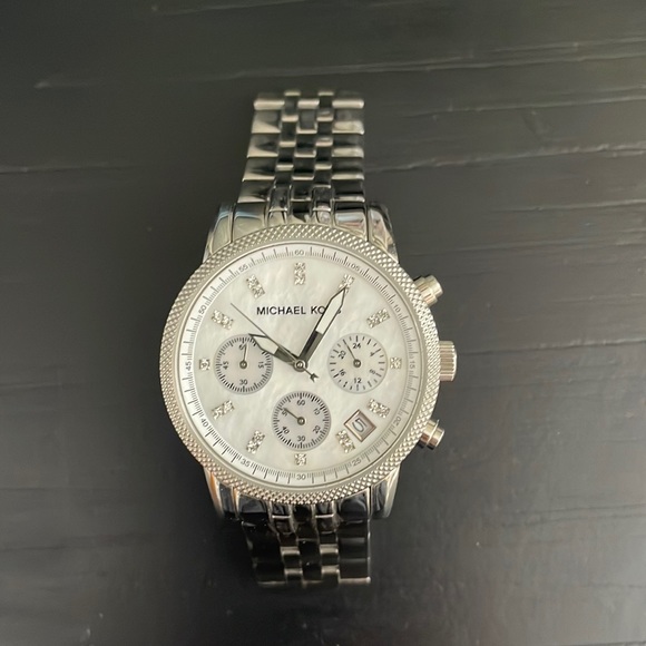 Michael Kors Silver Mother of Pearl Watch - Picture 1 of 4